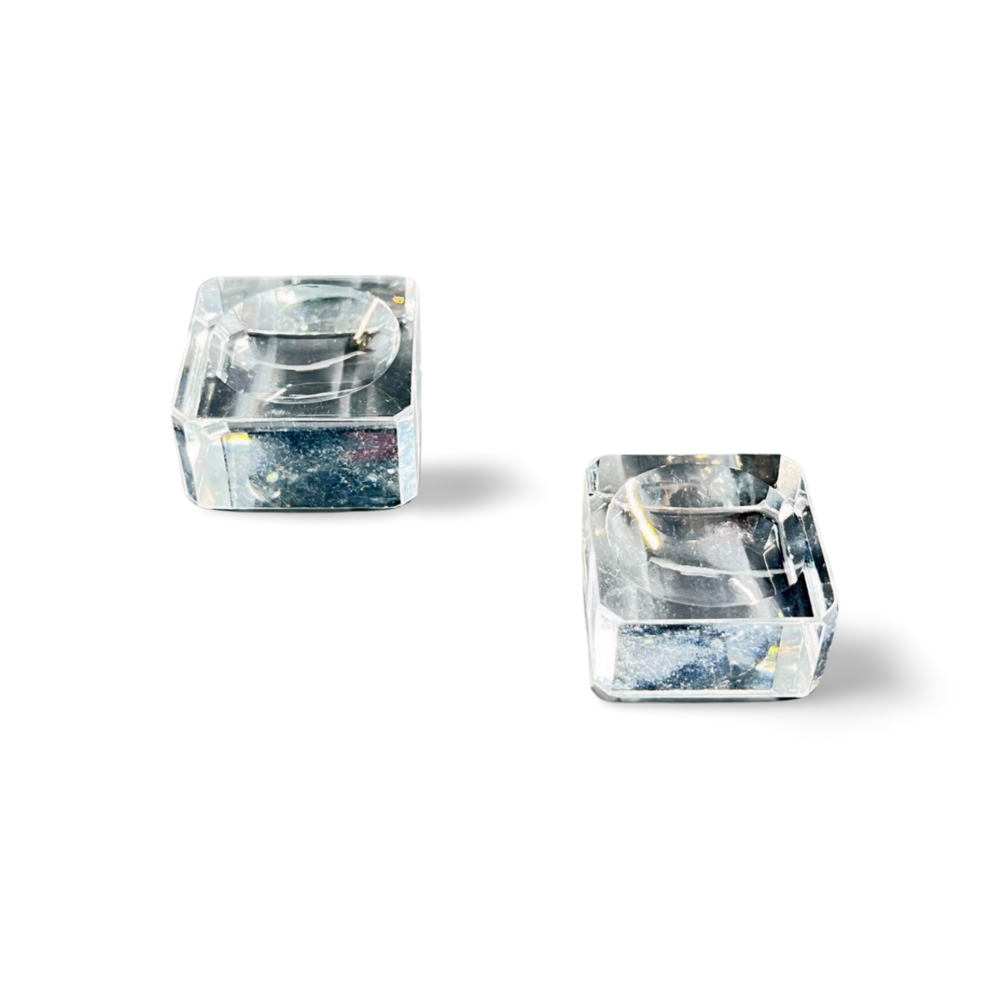 Crystal-clear acrylic glass stand with concave center, displayed on white background.