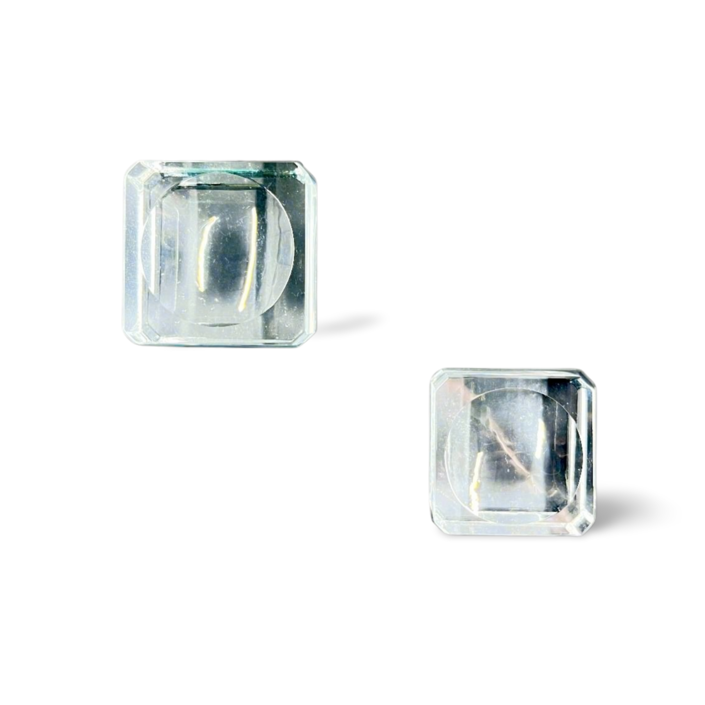 Crystal-clear acrylic glass stand with concave center, displayed on white background.