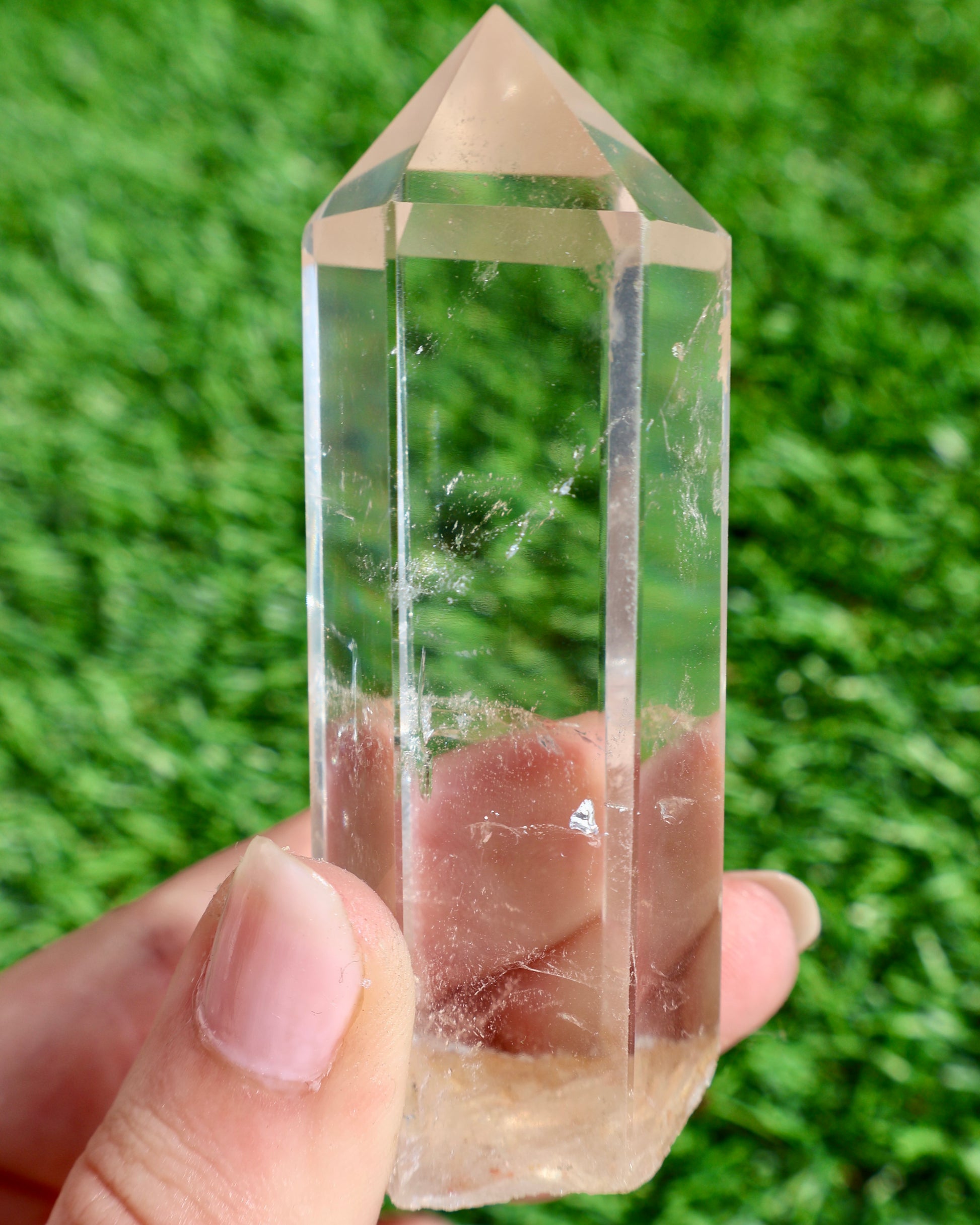 Transparent quartz wand with polished top and grounded base edge