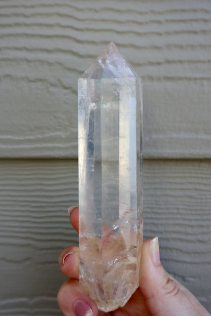 Transparent quartz wand with polished top and grounded base edge