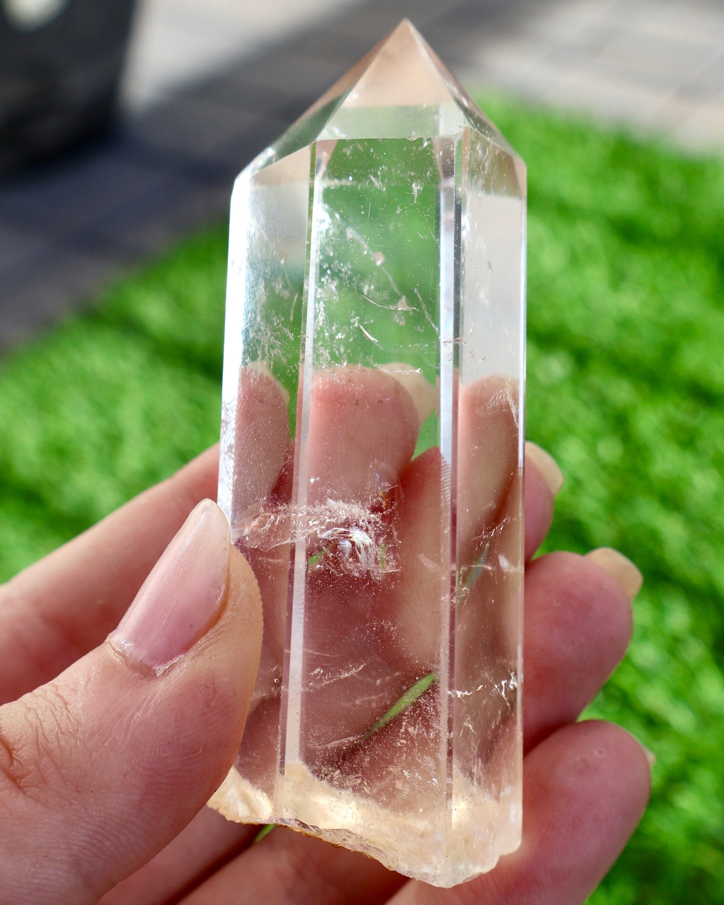 Transparent quartz wand with polished top and grounded base edge