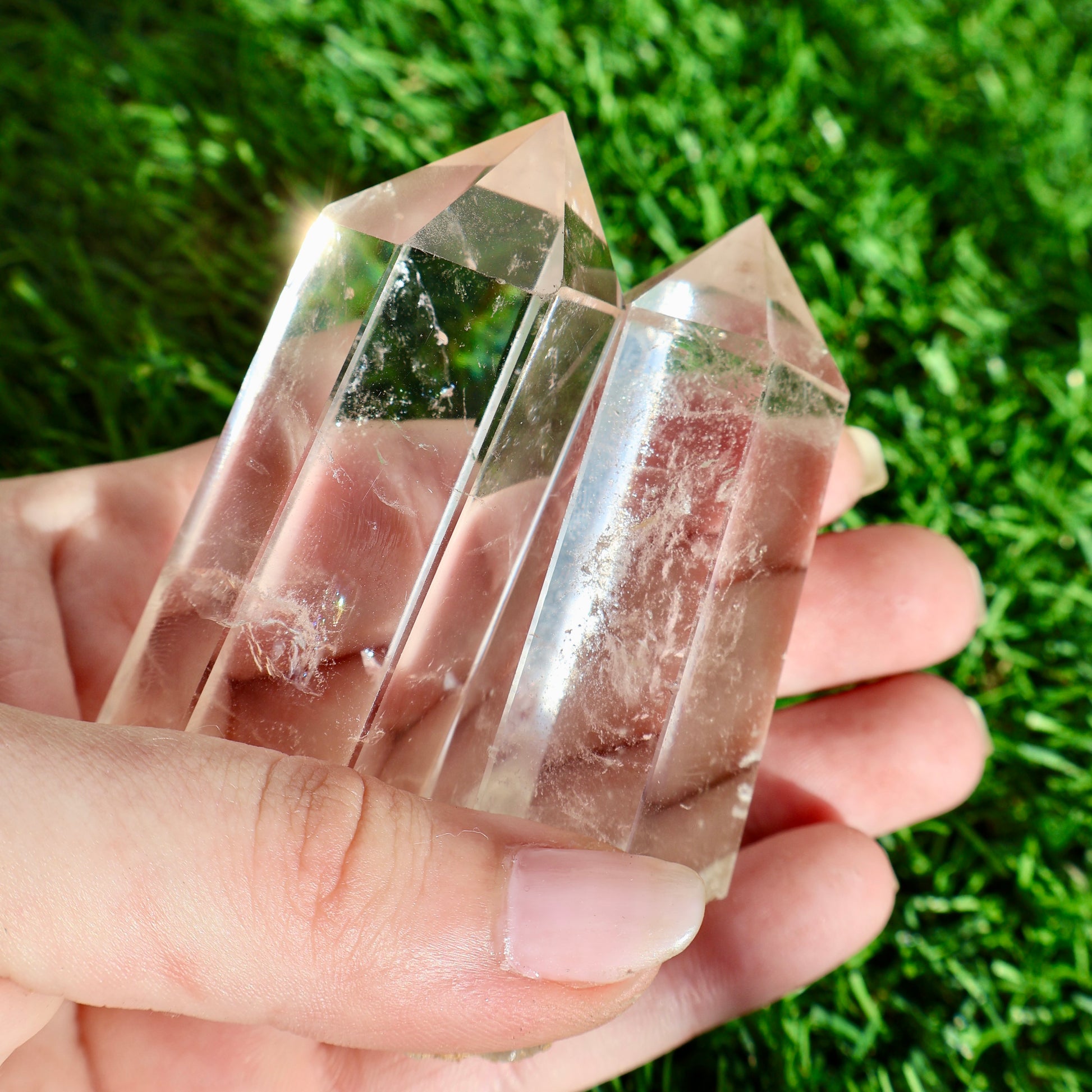 Transparent quartz wand with polished top and grounded base edge